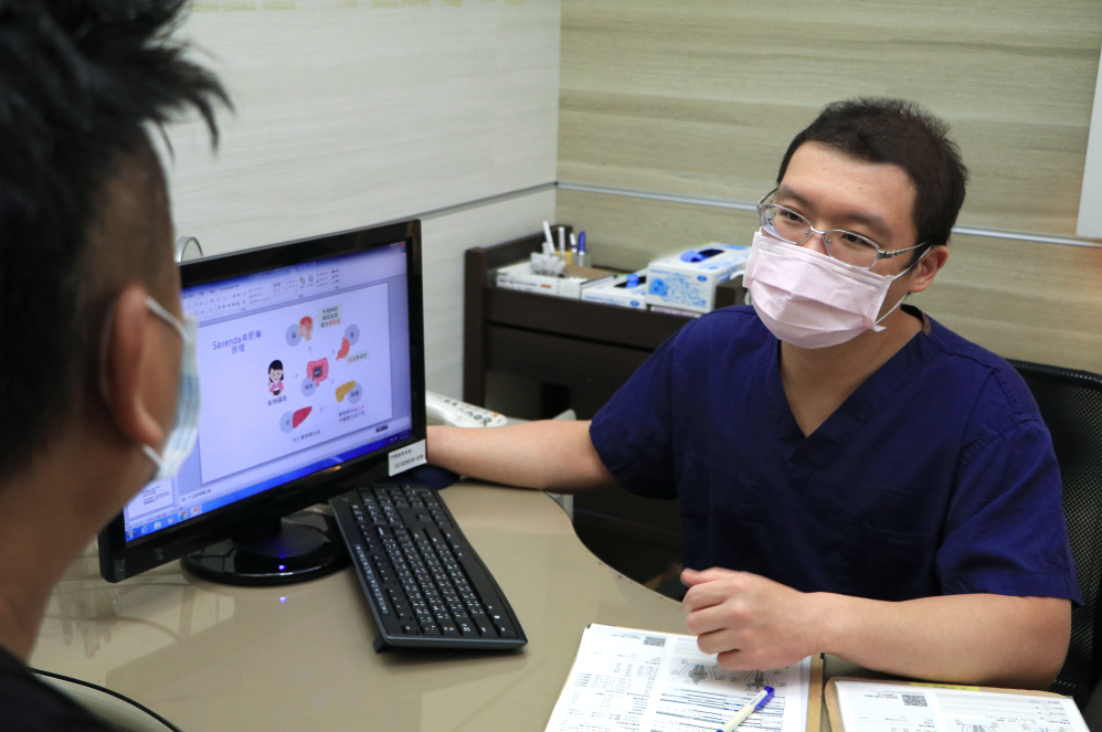 鍾醫師協助蛙爸蛙媽找出腹部脂肪堆積原因